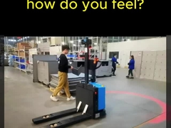 Automatyczne wózki widłowe: sprawienie, by logistyka była bardziej wydajna i bezpieczna