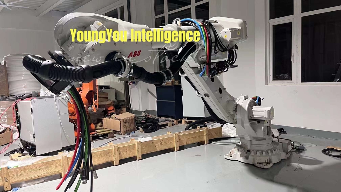 Mechaniczne ramię robota Abb na sprzedaż Linia akumulatorów dozujących ABB IRB 6700 2600 mm