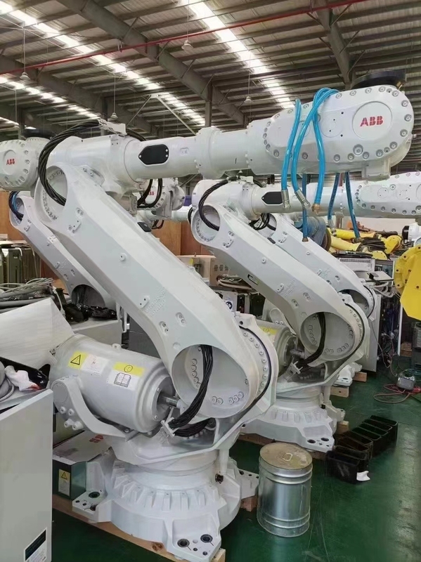 Mechaniczne ramię robota Abb na sprzedaż Linia akumulatorów dozujących ABB IRB 6700 2600 mm