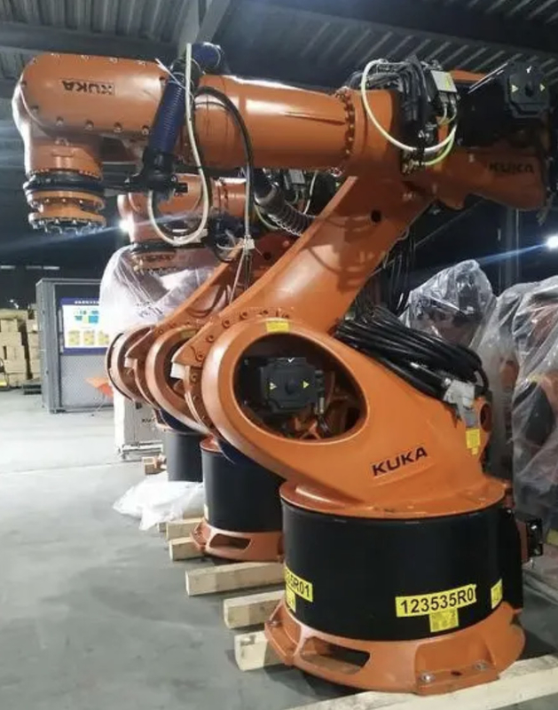 Kuka Kr 500 6-osiowe ramię robota do uchwytu produkcyjnego 500 kg Duże ciężkie komponenty