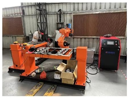 2000W automatyczny system robota spawalniczego laserem światłowodowym 6-osiowa lutownica laserowa do metalu aluminium