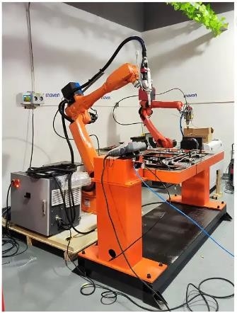 2000W automatyczny system robota spawalniczego laserem światłowodowym 6-osiowa lutownica laserowa do metalu aluminium