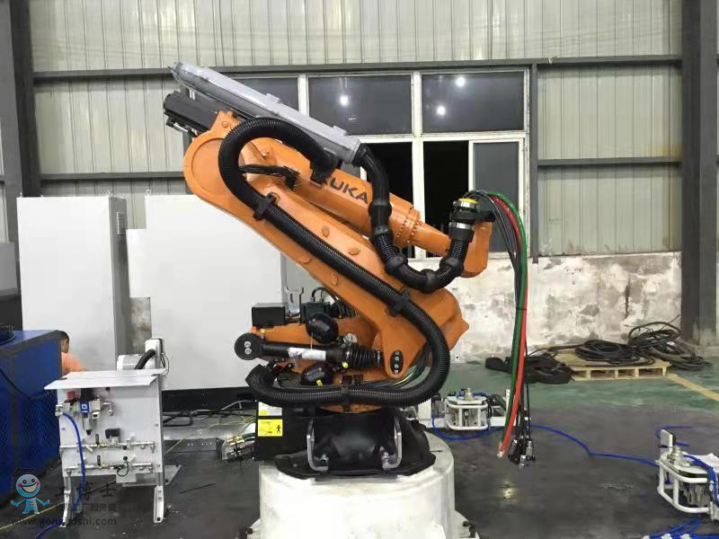 Zastosowalny robot z materiałami gumowymi do zastosowań spawania