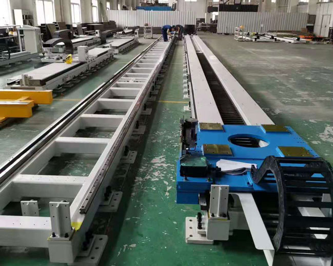Pozycja montażu na podłodze Robot Liniowy Przewodnik z przyspieszeniem / opóźnieniem 2,0 M/S2