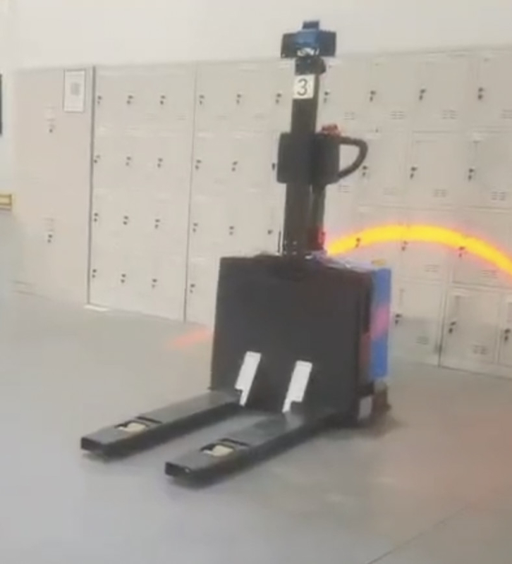 Fabryczny pojazd nawigacyjny z automatycznym ładowaniem 1500 kg pojemność ładunkowa 24 godziny wytrzymałość